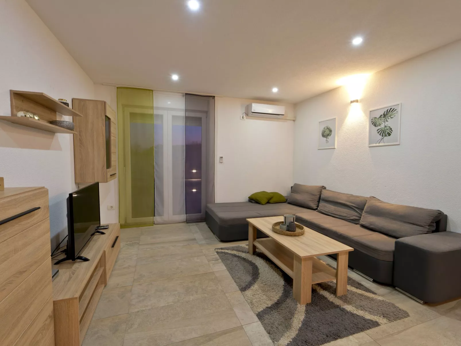 Luka mit Pool, gelegen in Pula - Binnen