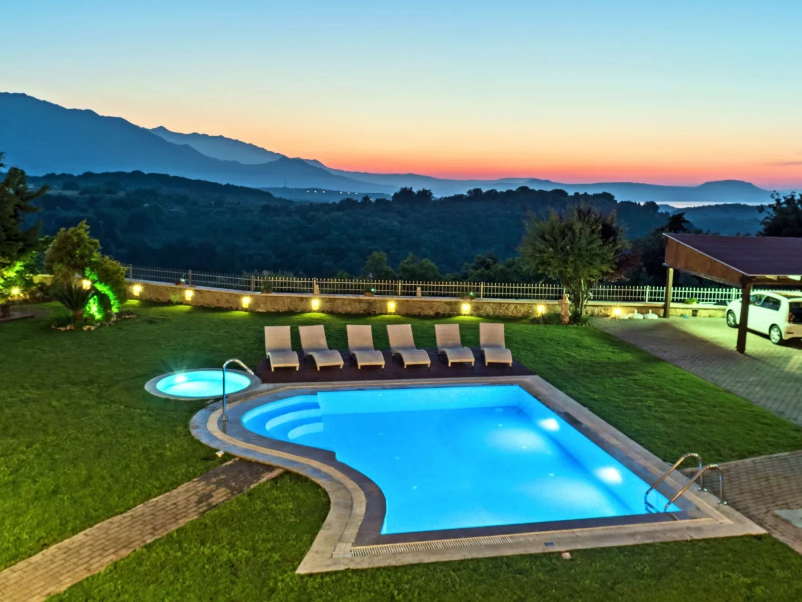 Villa Zeus mit privatem Pool und Jacuzzi-Buiten