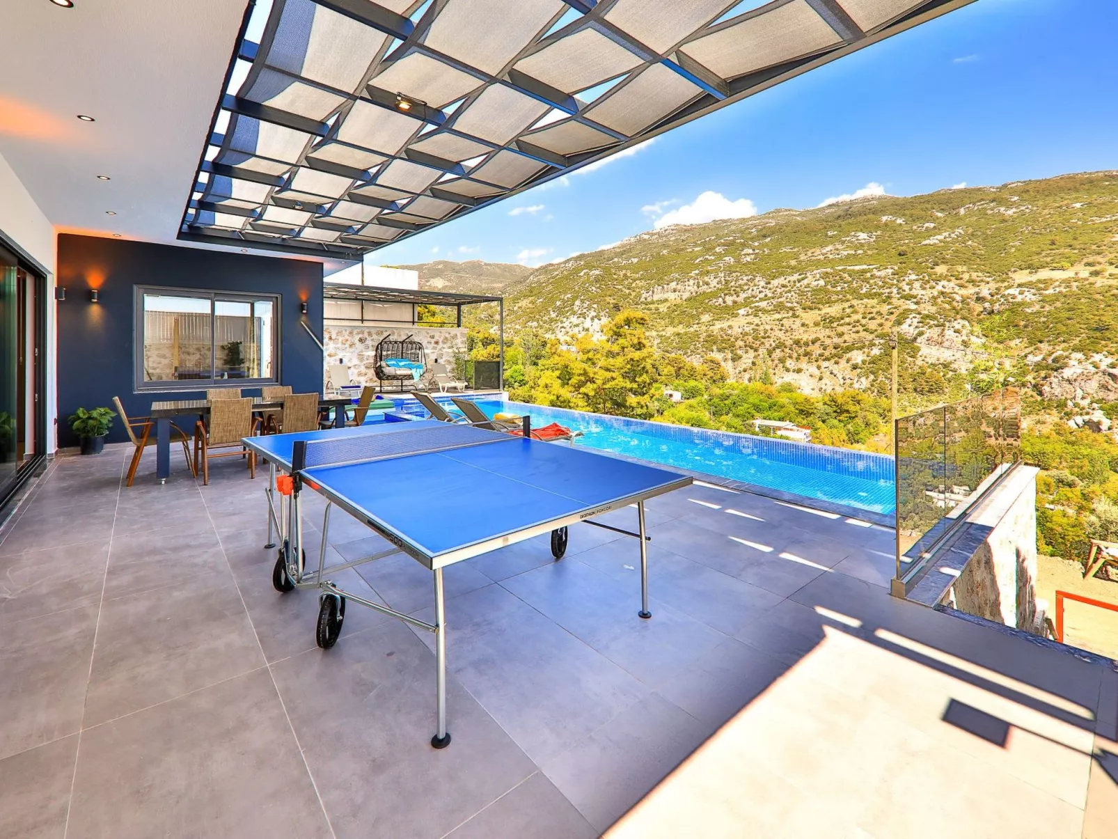 Mediterranean 2-Buiten