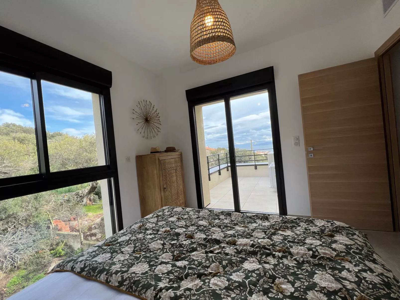 ISULA-RED_BEAUTIFUL_VIEW.-Binnen