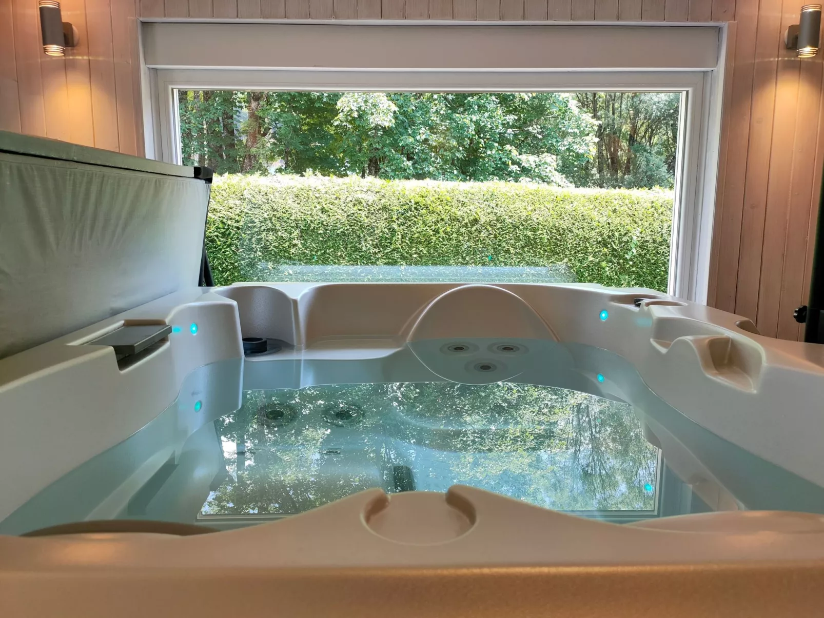 Saine Montagne du Jura mit Spa Sauna Fluss-Buiten