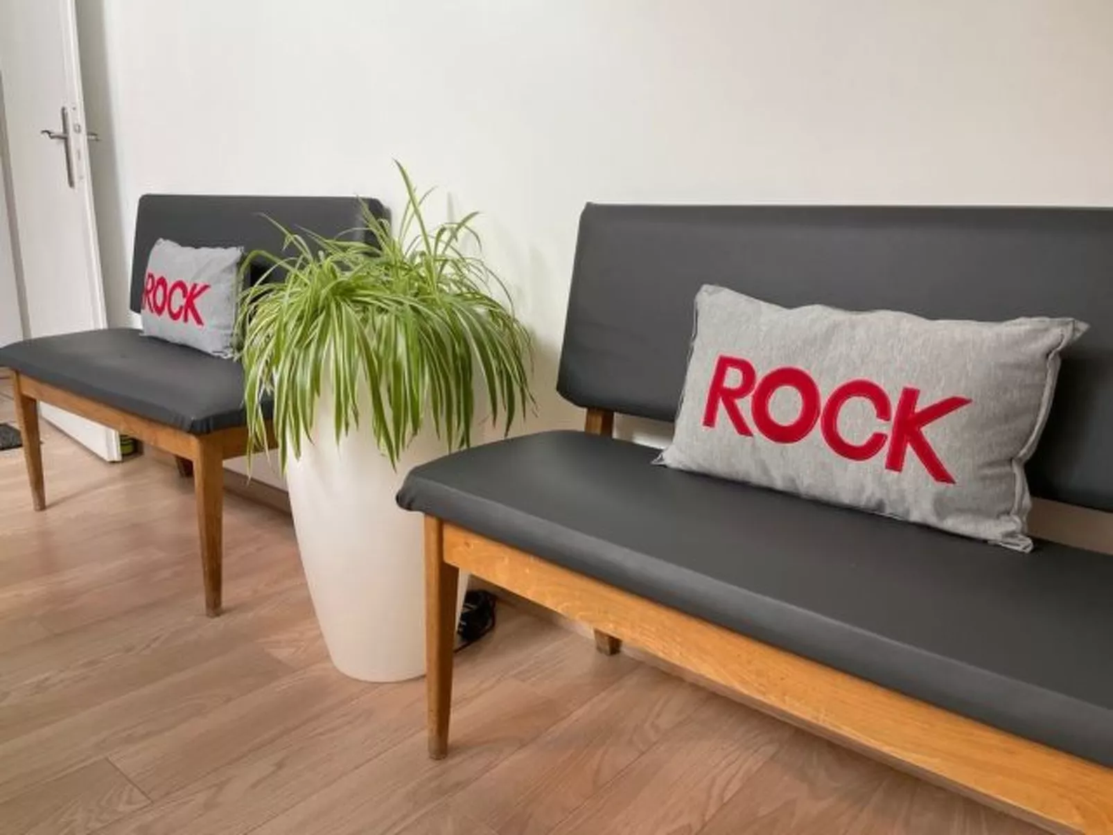 In Aiguebelette-Le-Lac mit Garten, Terrasse und Grill-Buiten