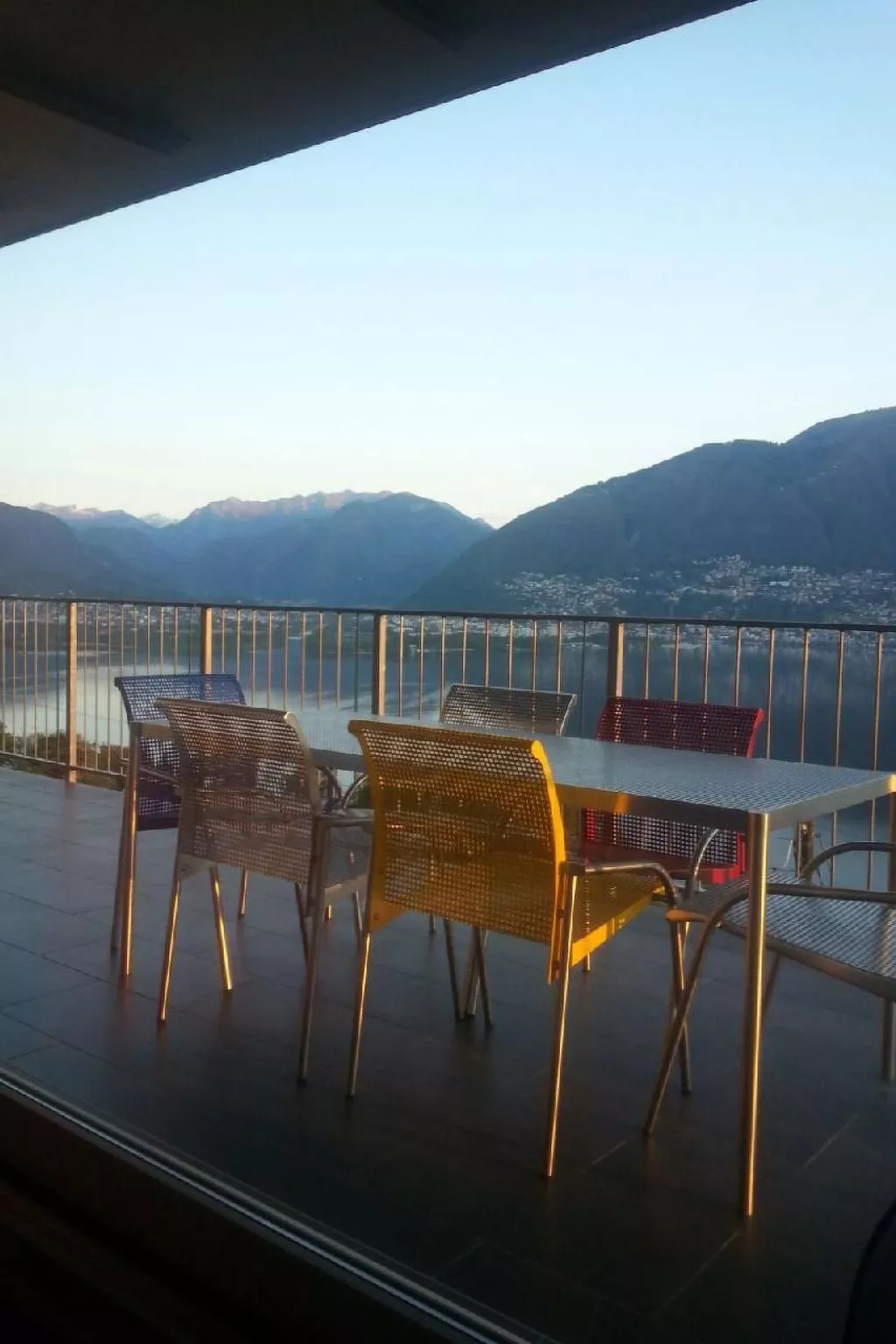 Wohnung an Traumlage mit Tessinerflair-Buiten