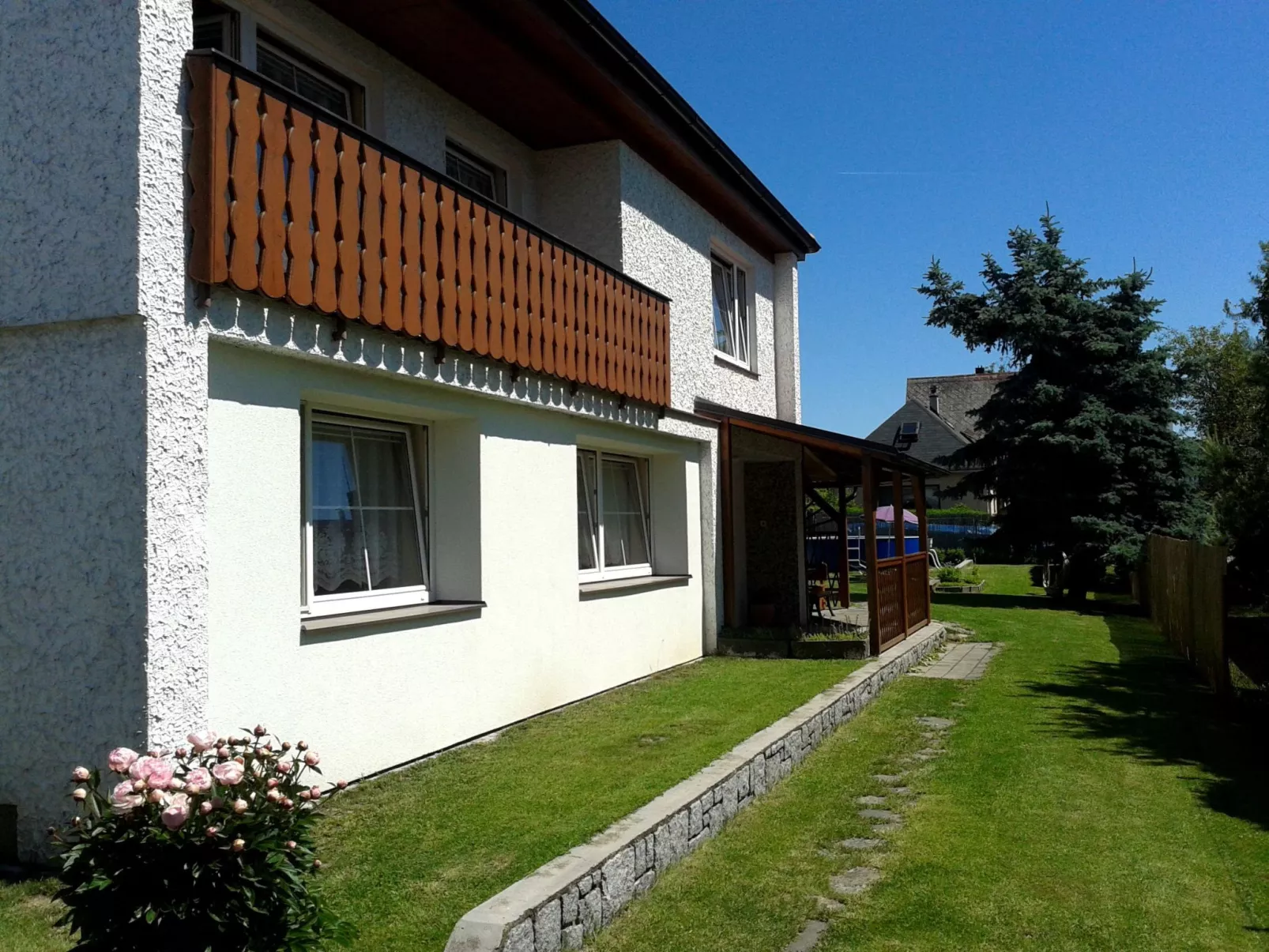 Ferienvilla mit eigenem Pool-Buiten