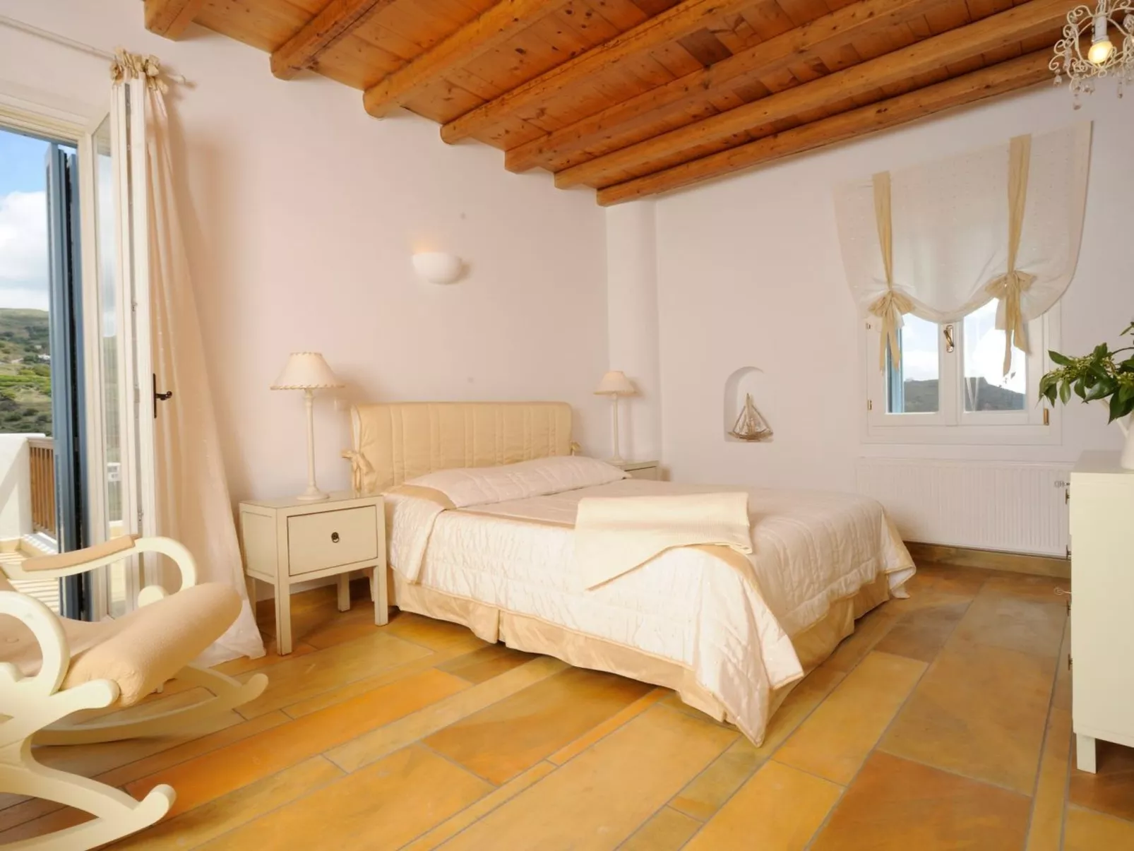 Villa mit Blick auf das Wasser-Image-tags.info