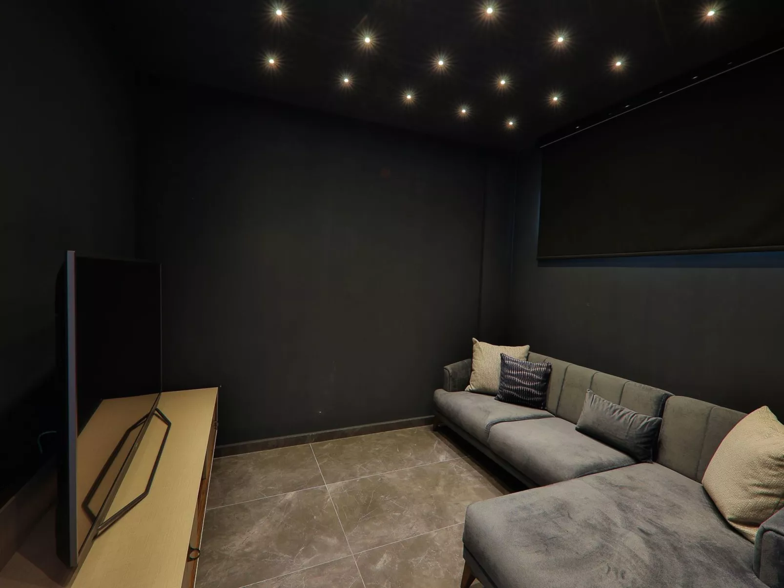 Mediterranean 1-Binnen