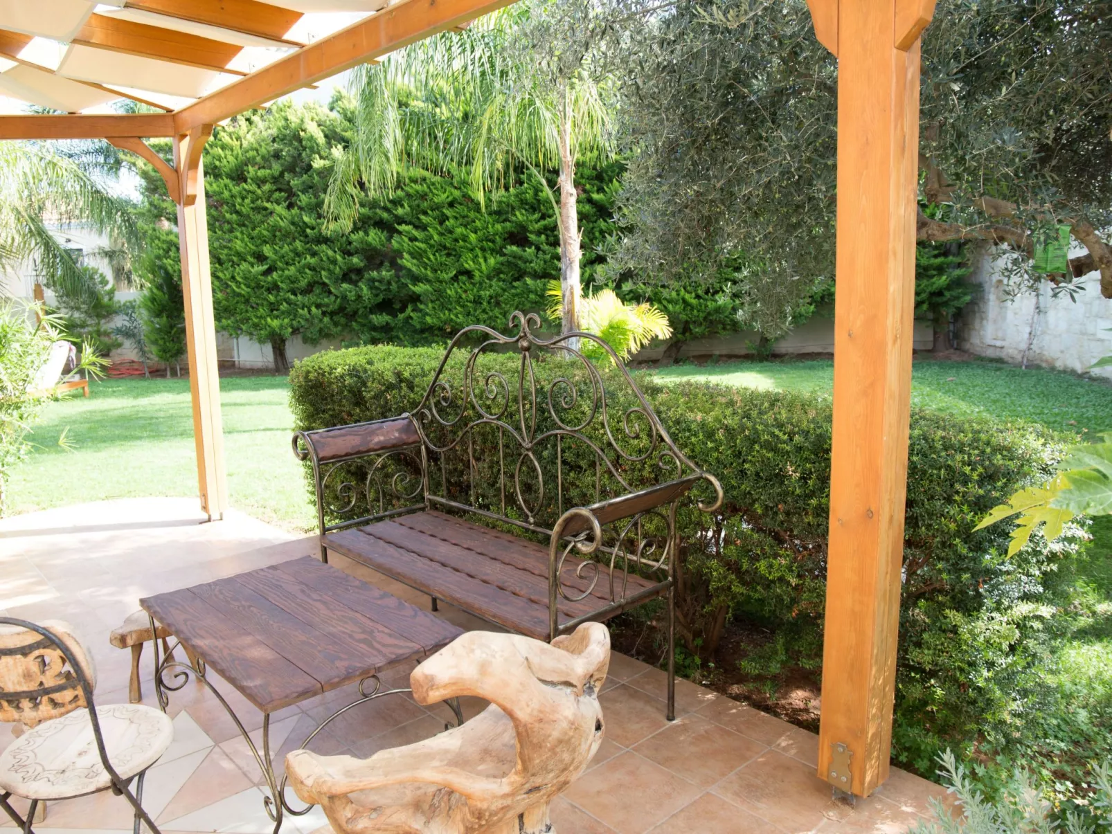 Ferienvilla mit Garten, Grill und Terrasse - Buiten