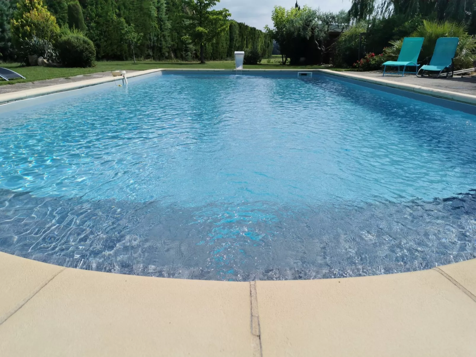 Auf dem Land mit Pool