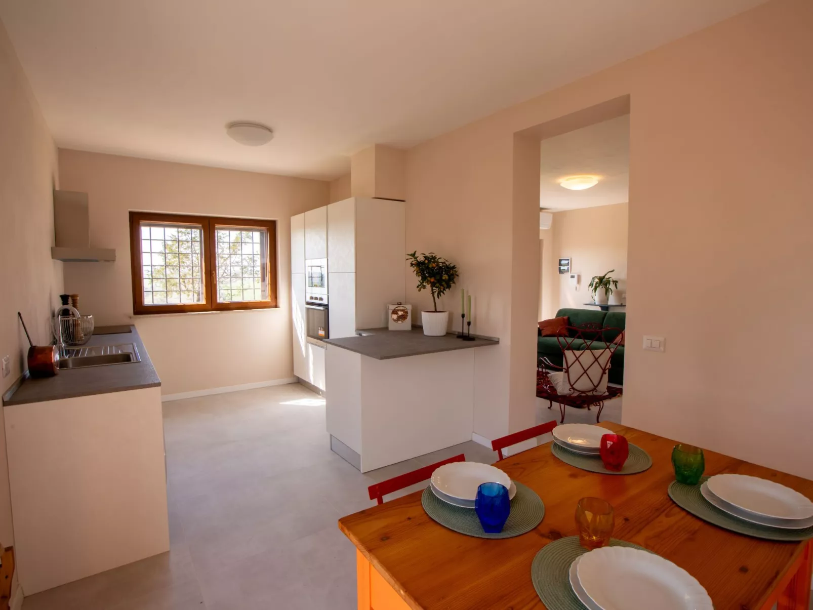 Neue Wohnung mit 2 Zimmern, Veranda und Pool