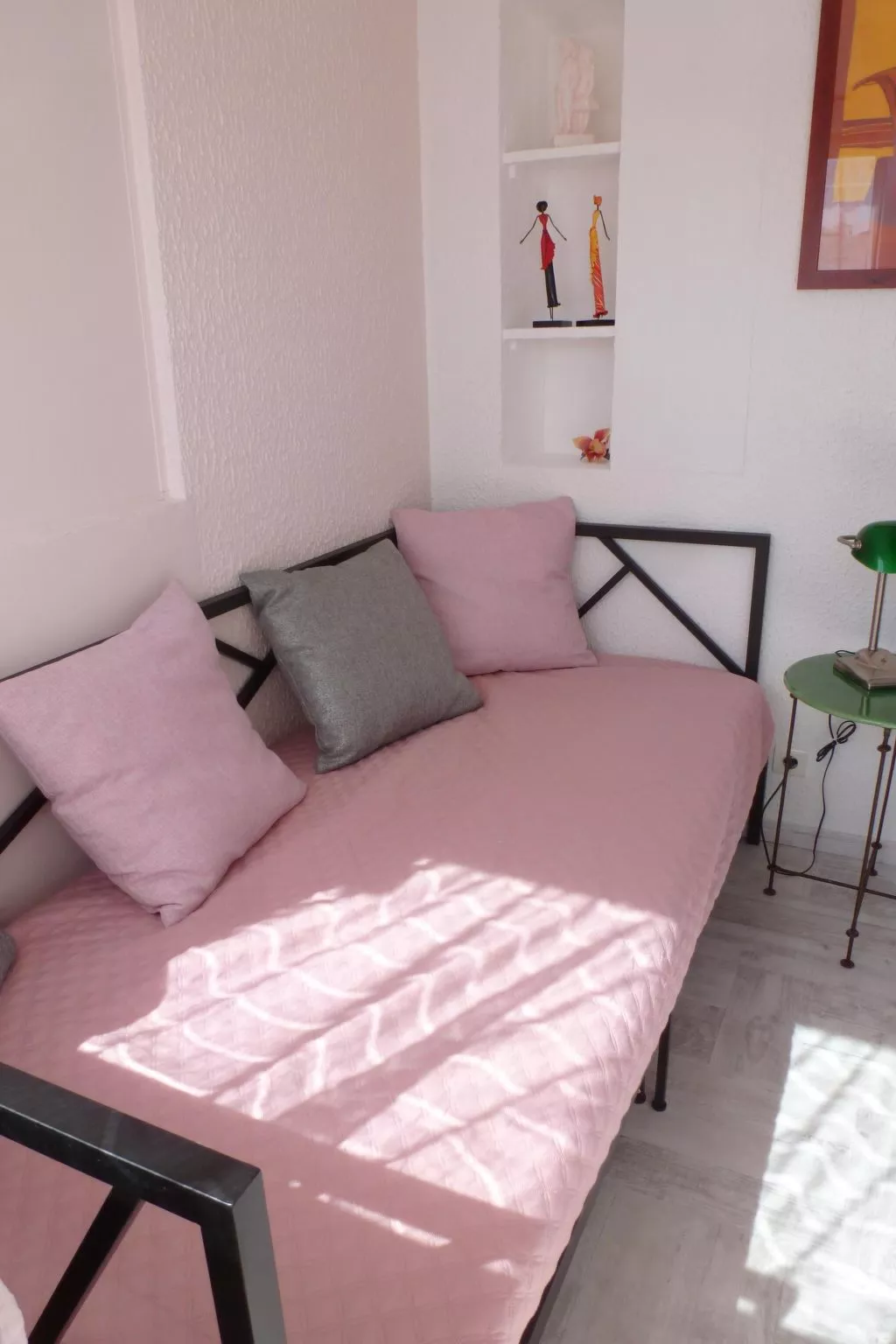 SAISONALE VERMIETUNG: DIE PERGOLA AM STRAND.-Binnen