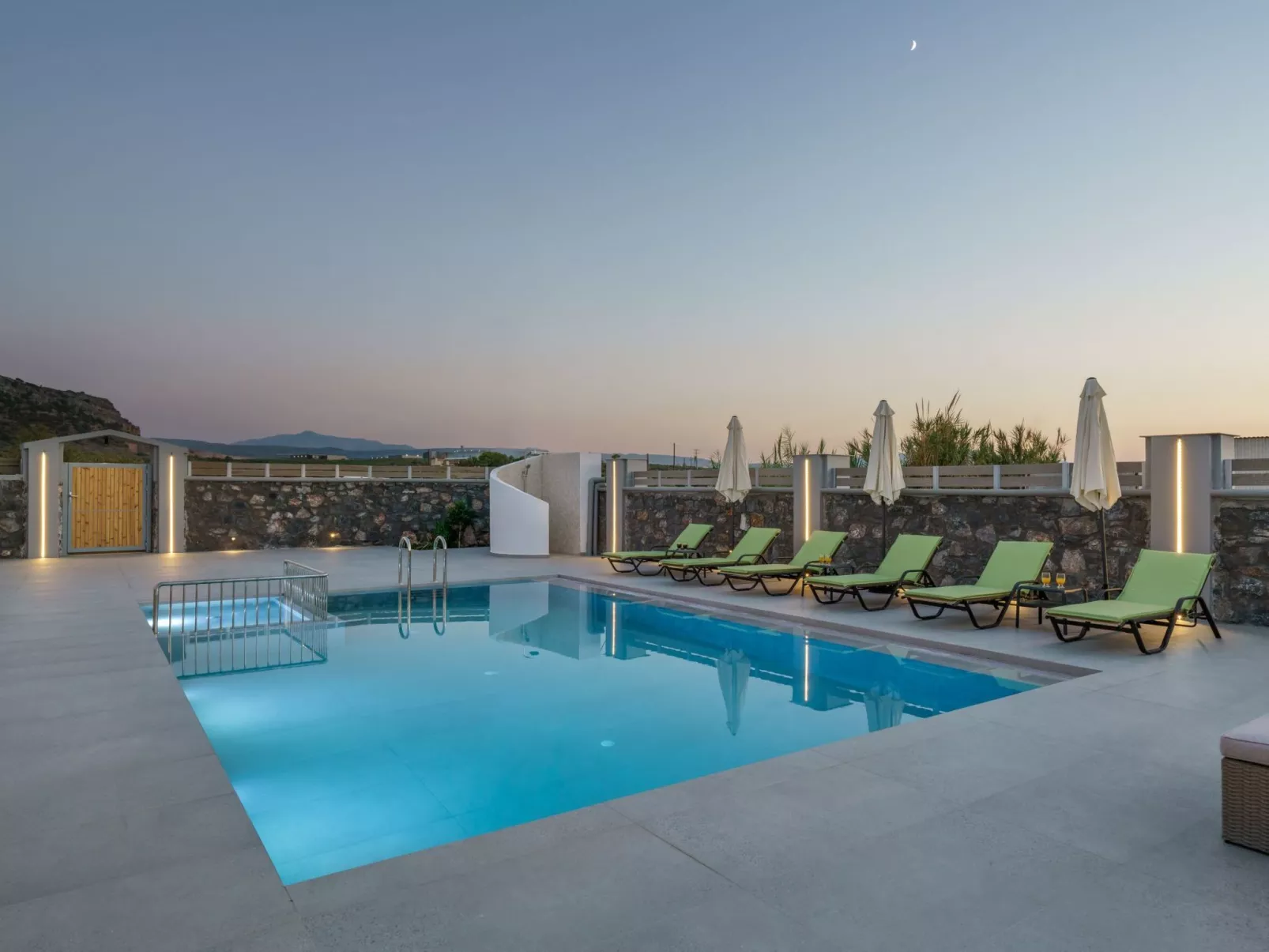 "Luna" mit Privatparkplatz-Buiten