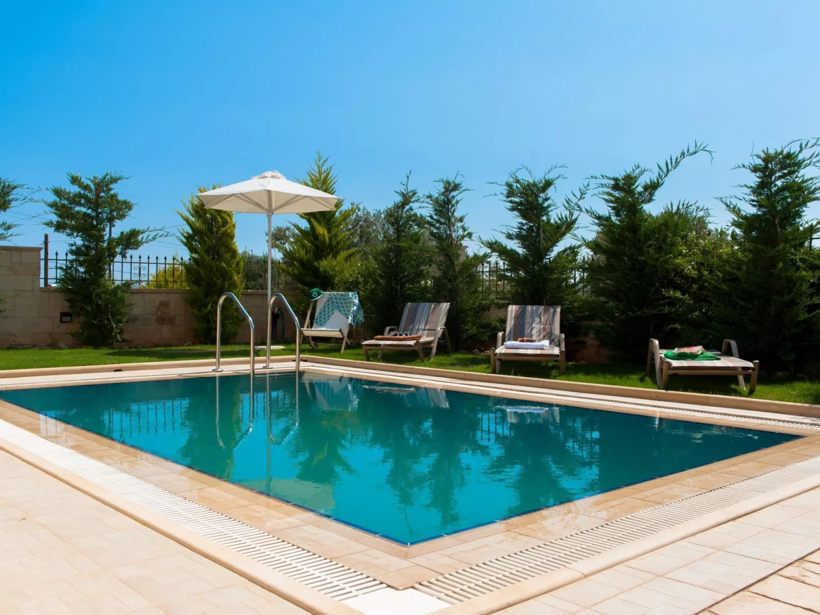 Ferienvilla Natur mit Pool und Terrasse-Buiten