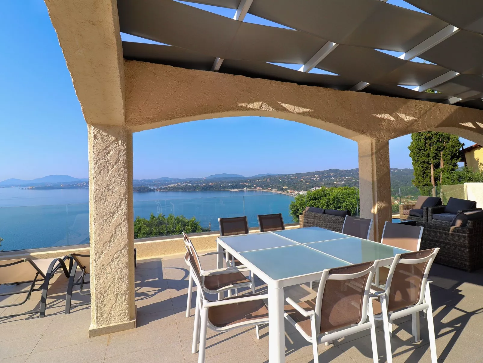 "Faiax" mit eigenem Pool