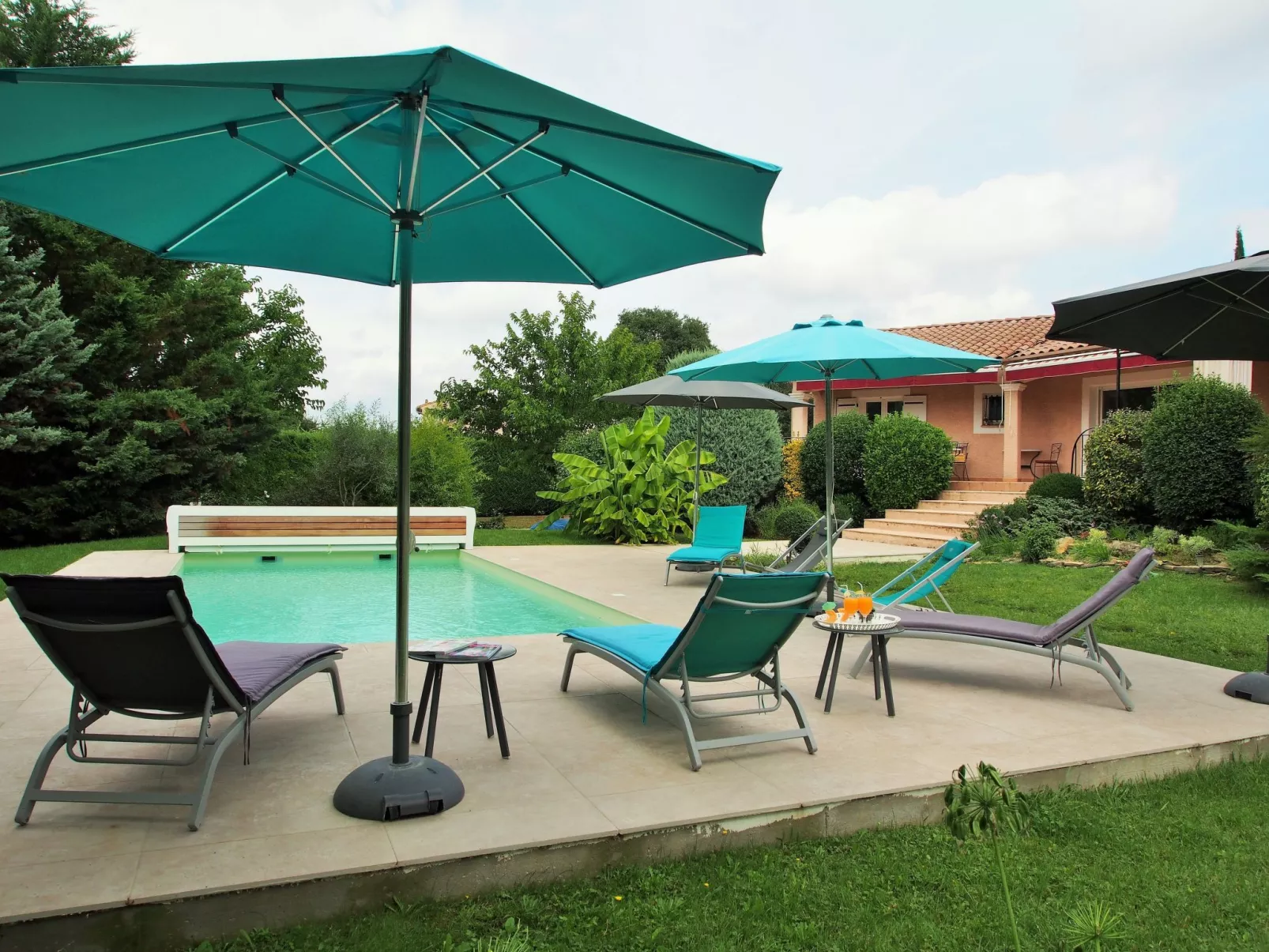 Urlaub im Süden zwischen Meer und Bergen-Buiten