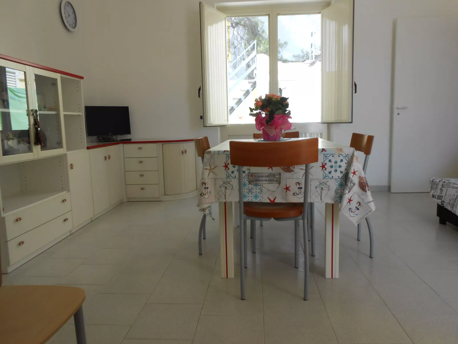 Helles, einladendes Ferienapartment mit Sonnenterrasse in Strandnähe-Binnen