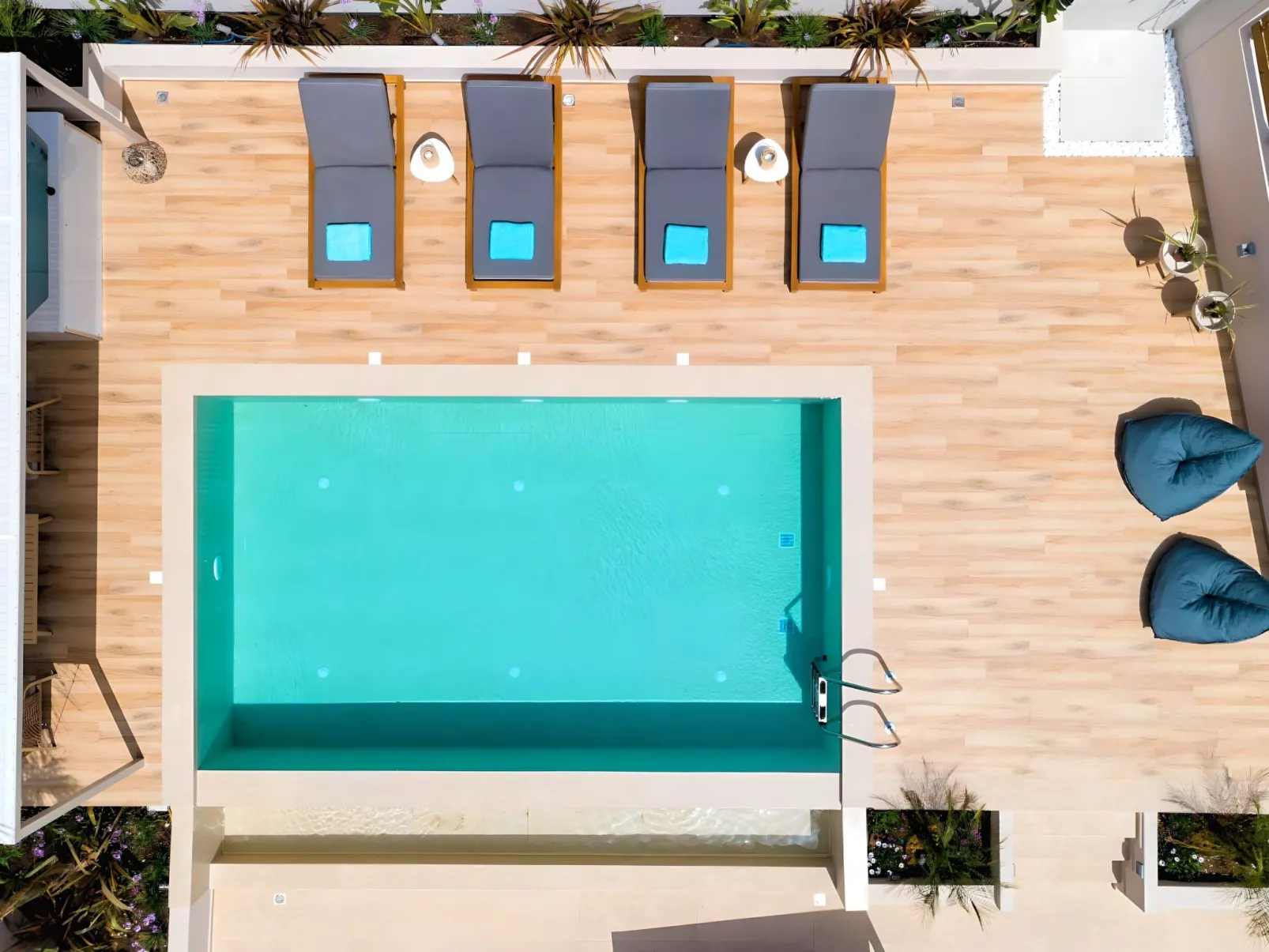 Hidden Gem Pool und Jacuzzi-Buiten