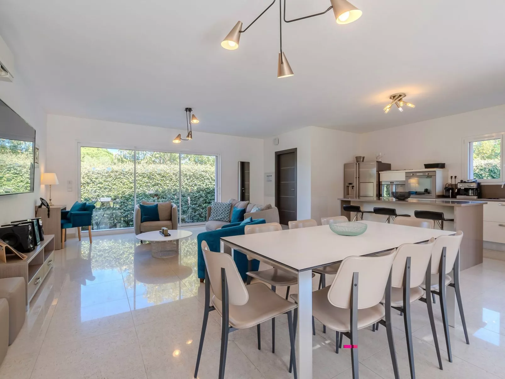 Villa 3 Schlafzimmer, privater Pool Garten und Parkplatz-Binnen