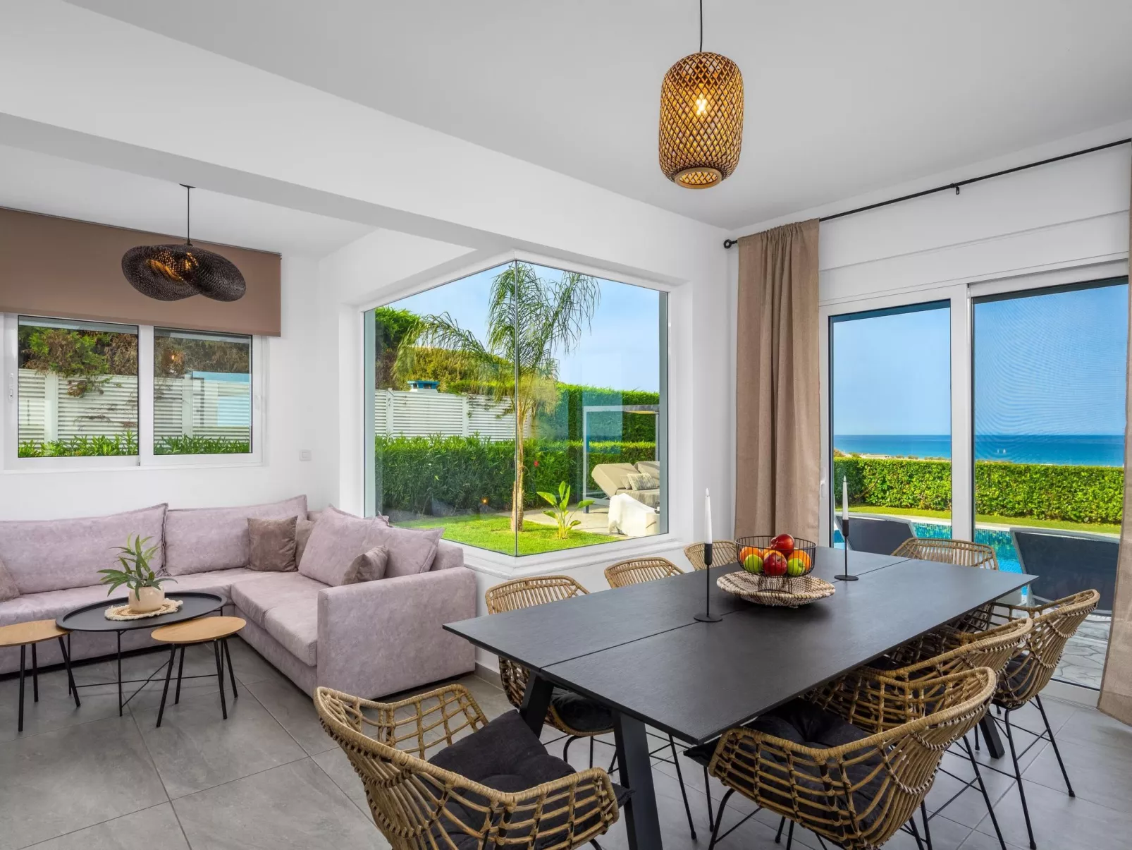 Moderne Villa mit Hügel- und Meerblick-Binnen