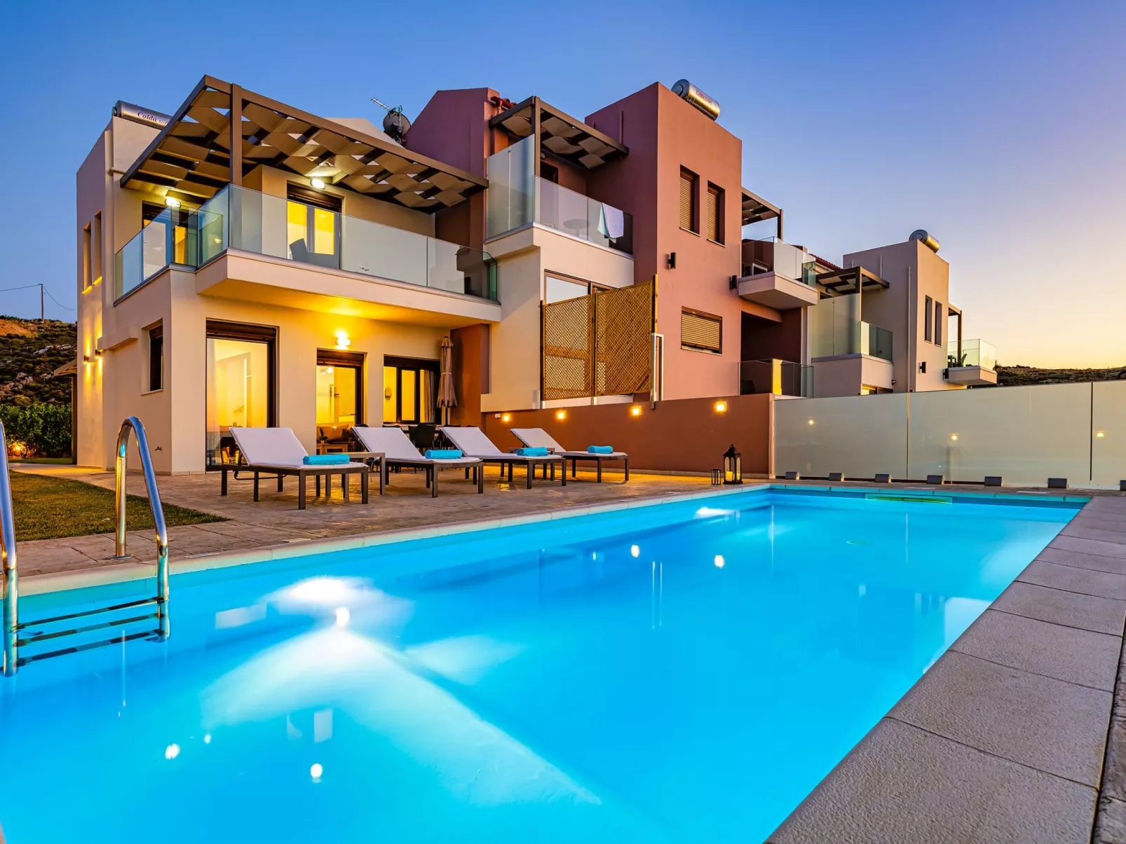 "Villa Nektar" mit privatem Pool-Buiten