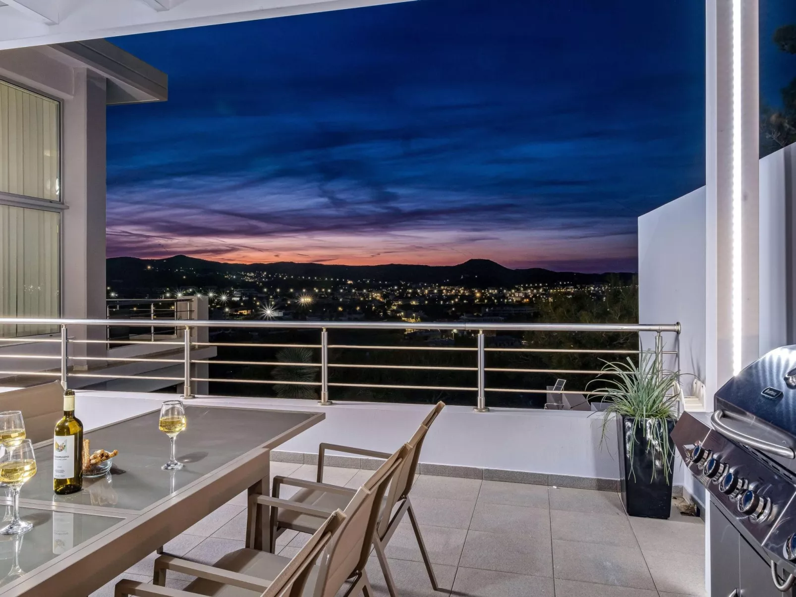 Villa Articiano mit Whirlpool und herrlicher Aussicht-Buiten