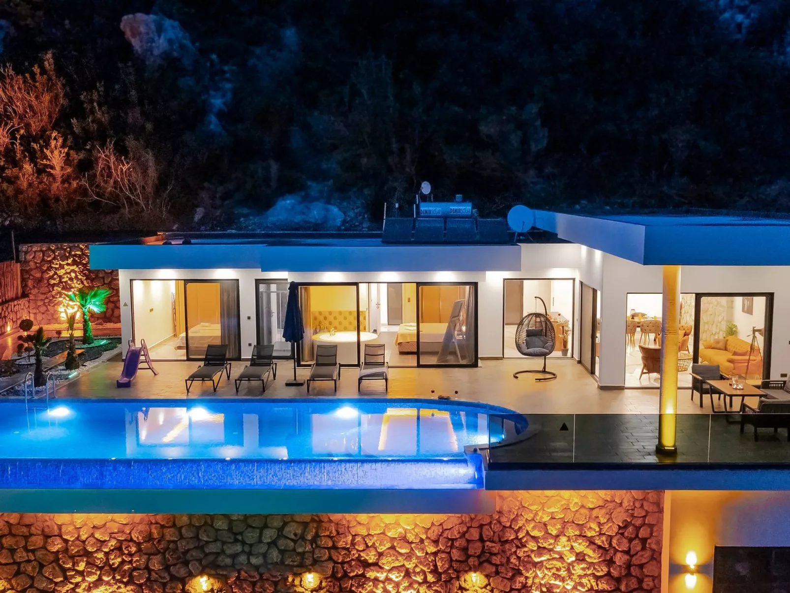 Schöne Villa mit Pool, Blick auf Meer und Tal-Image-tags.info