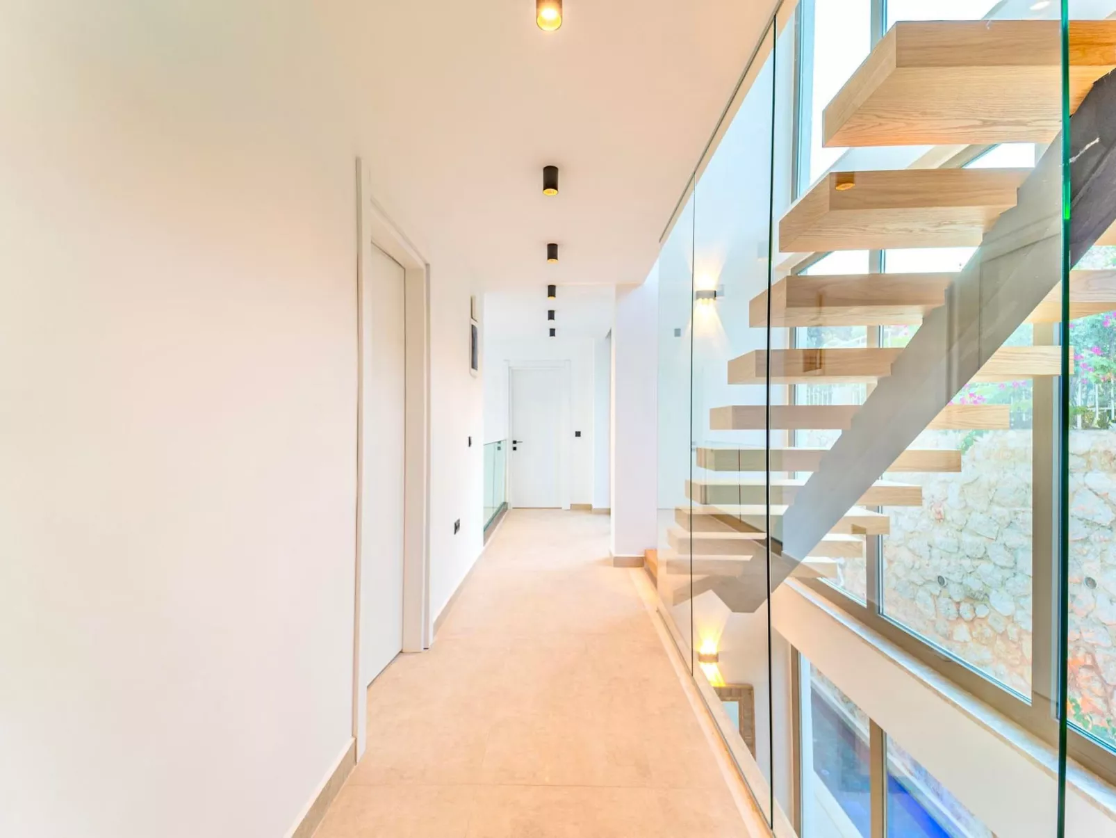 Moderne Luxusvilla für bis zu 12 Personen-Image-tags.info