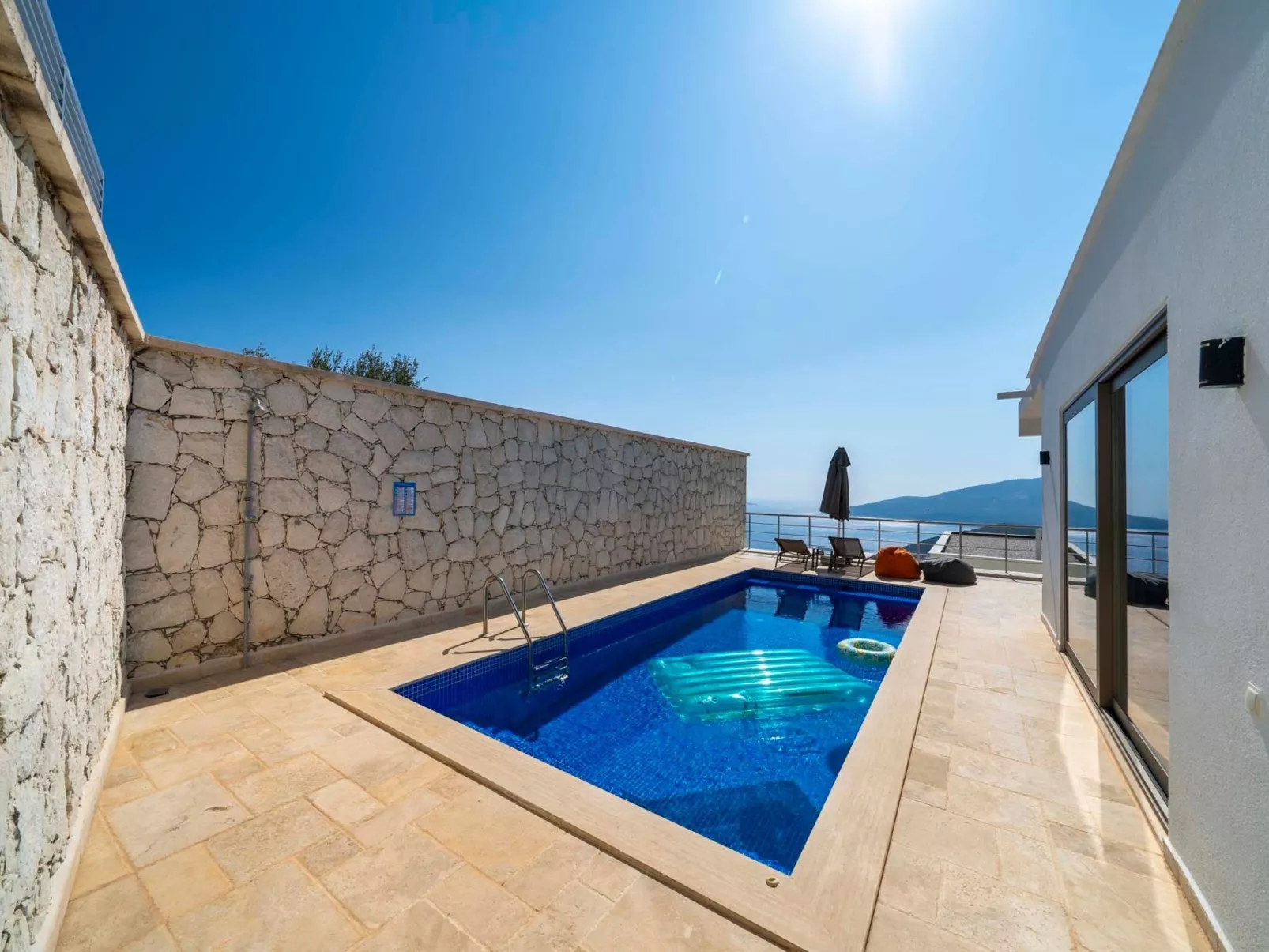 Villa Mini Arden mit Privatem Pool und Meerblick-Buiten