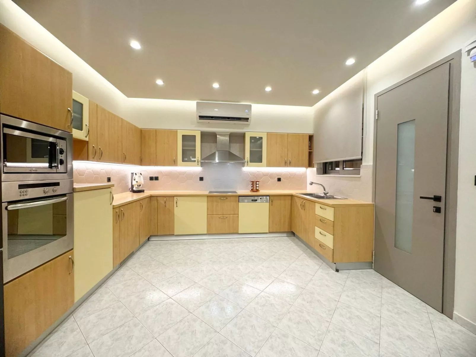 Grand Aqua Luxus-Villa von Mintzi-Binnen