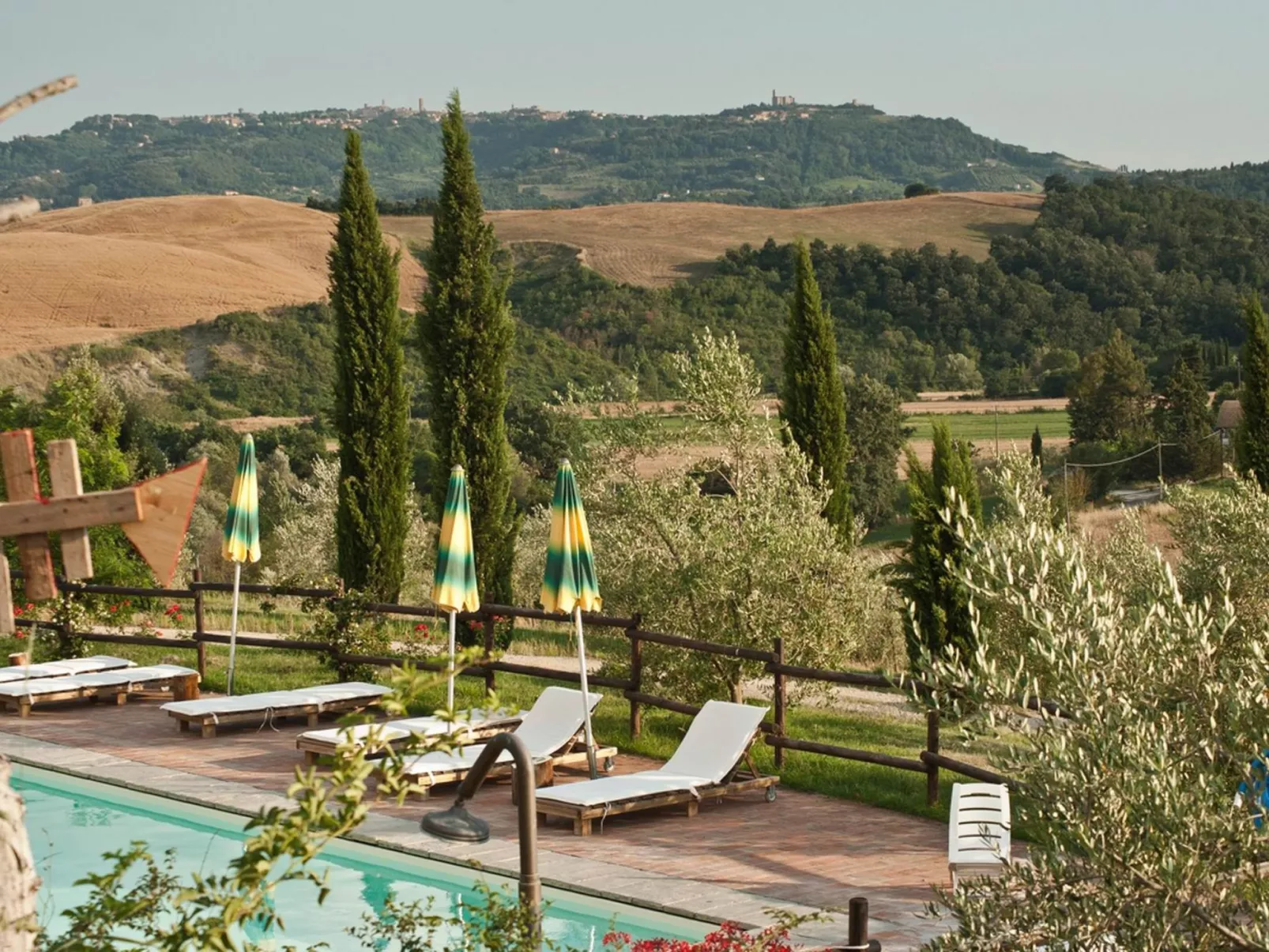 Biancospino' Wohnung mit Schwimmbad-Binnen