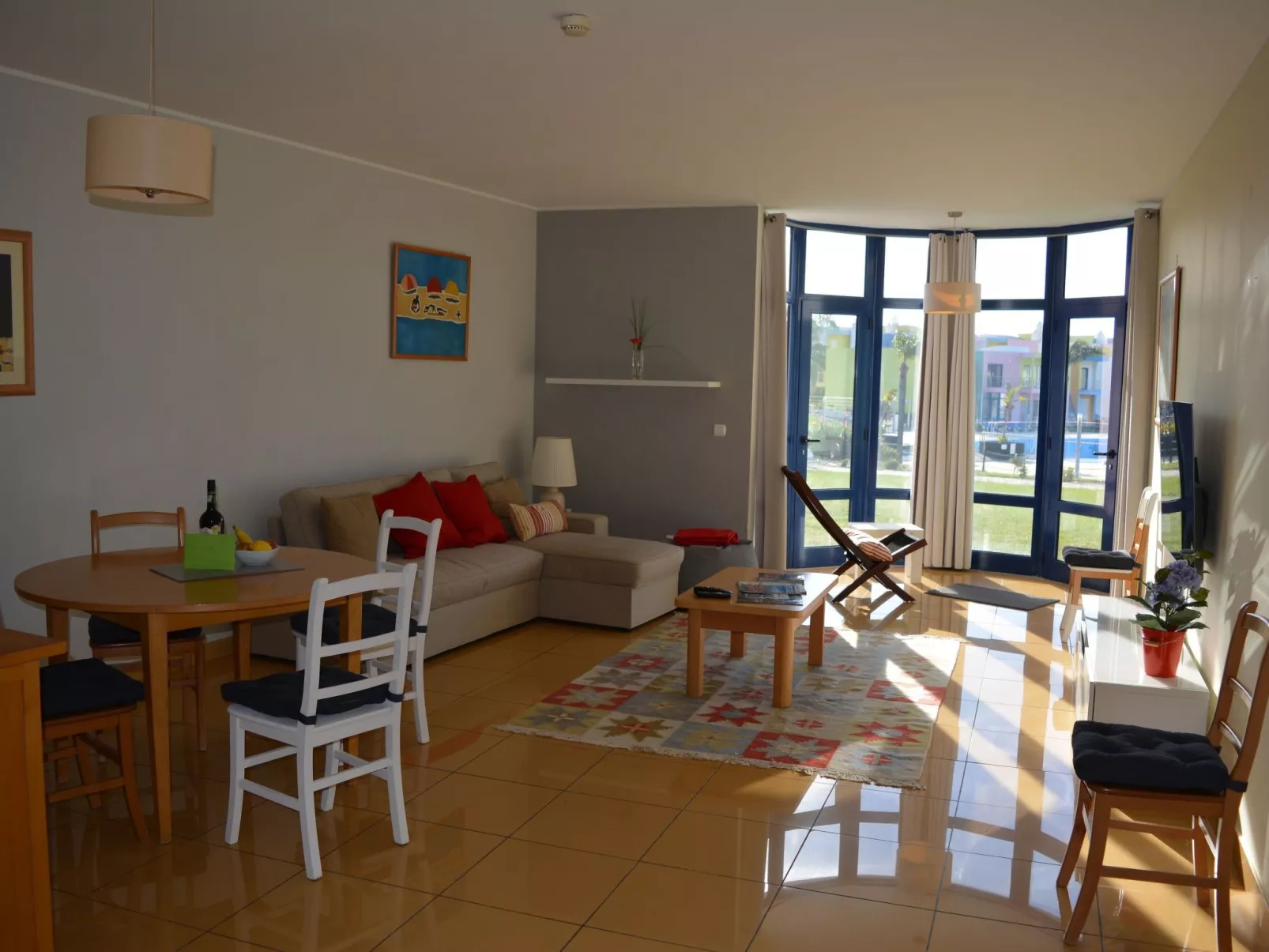 Zwei-Bett-Apartment mit großem Pool