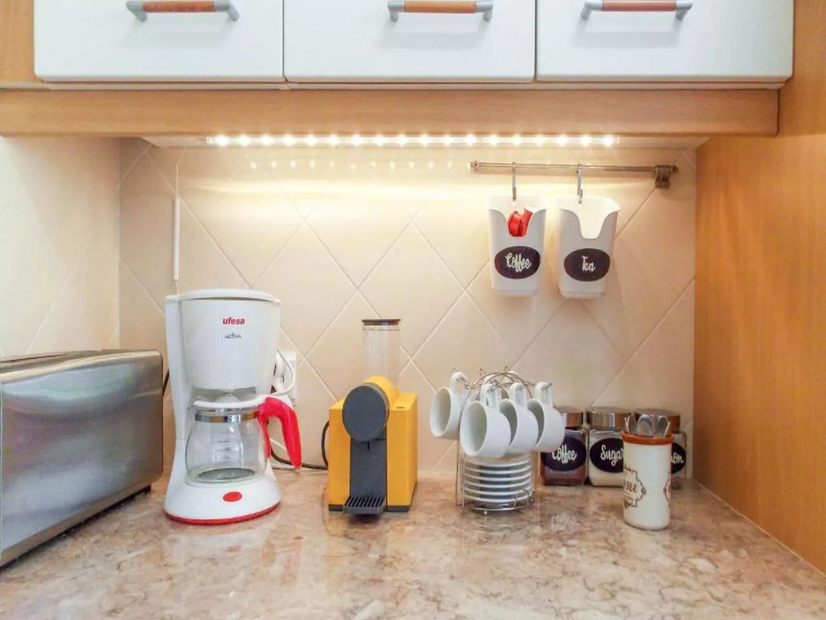 Golf, Pinienwald mit Pool-Image-tags.info