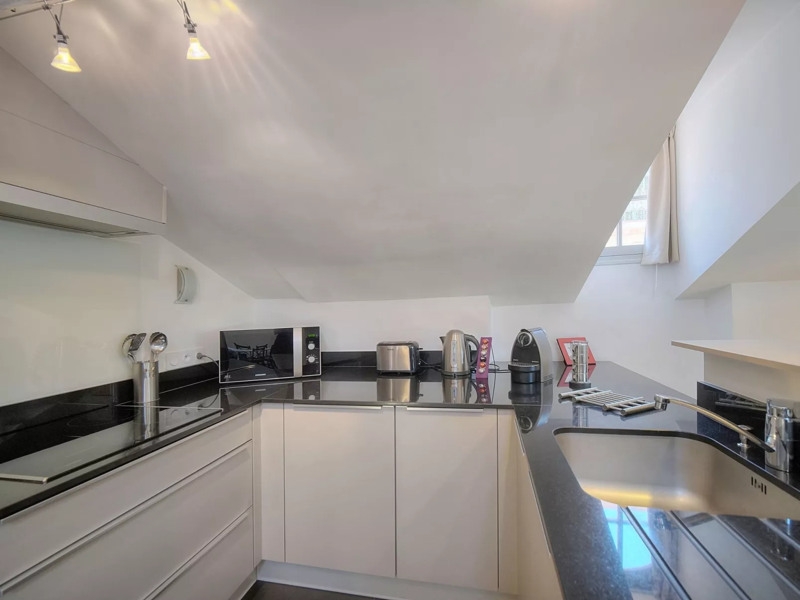 Loftartige Wohnung in ruhiger Lage in Cannes-Binnen