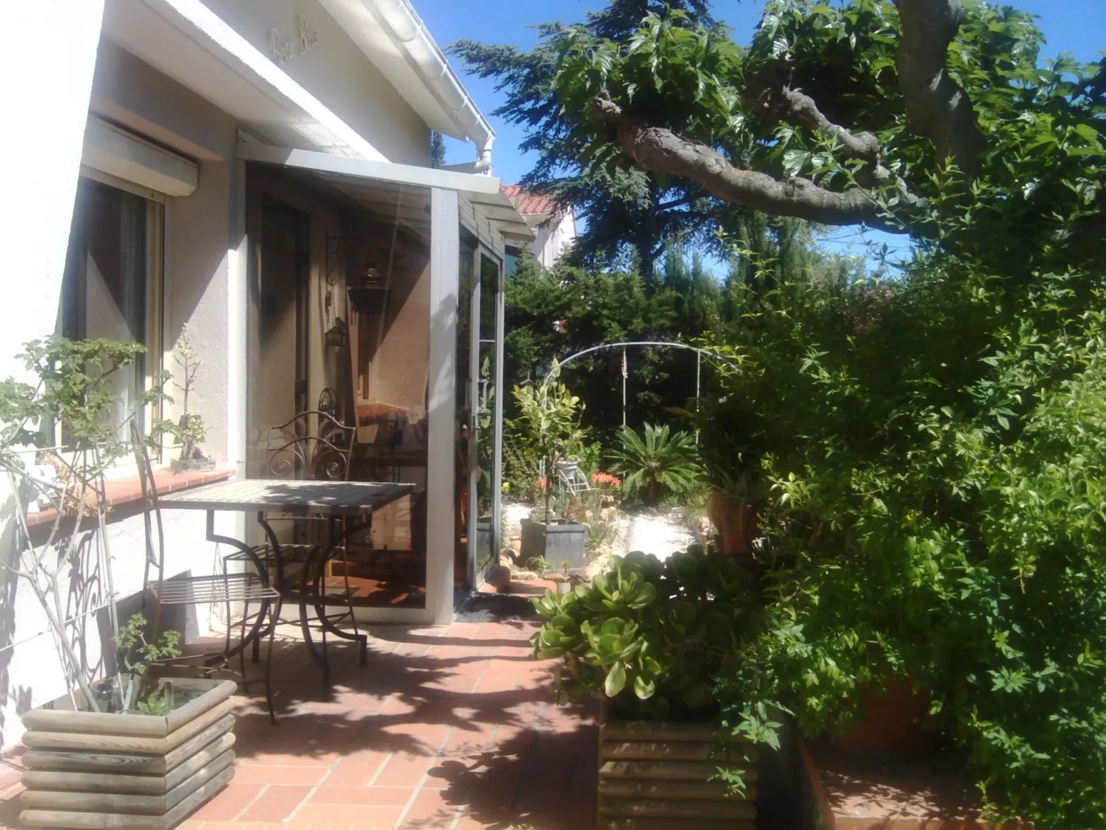 In Méditerranée mit Grill, Garten und Terrasse-Buiten