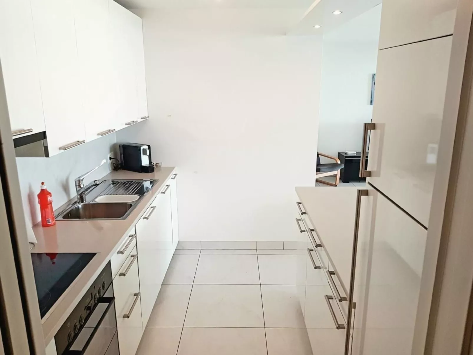 Modern Lake Suite Apt. 605-Binnen