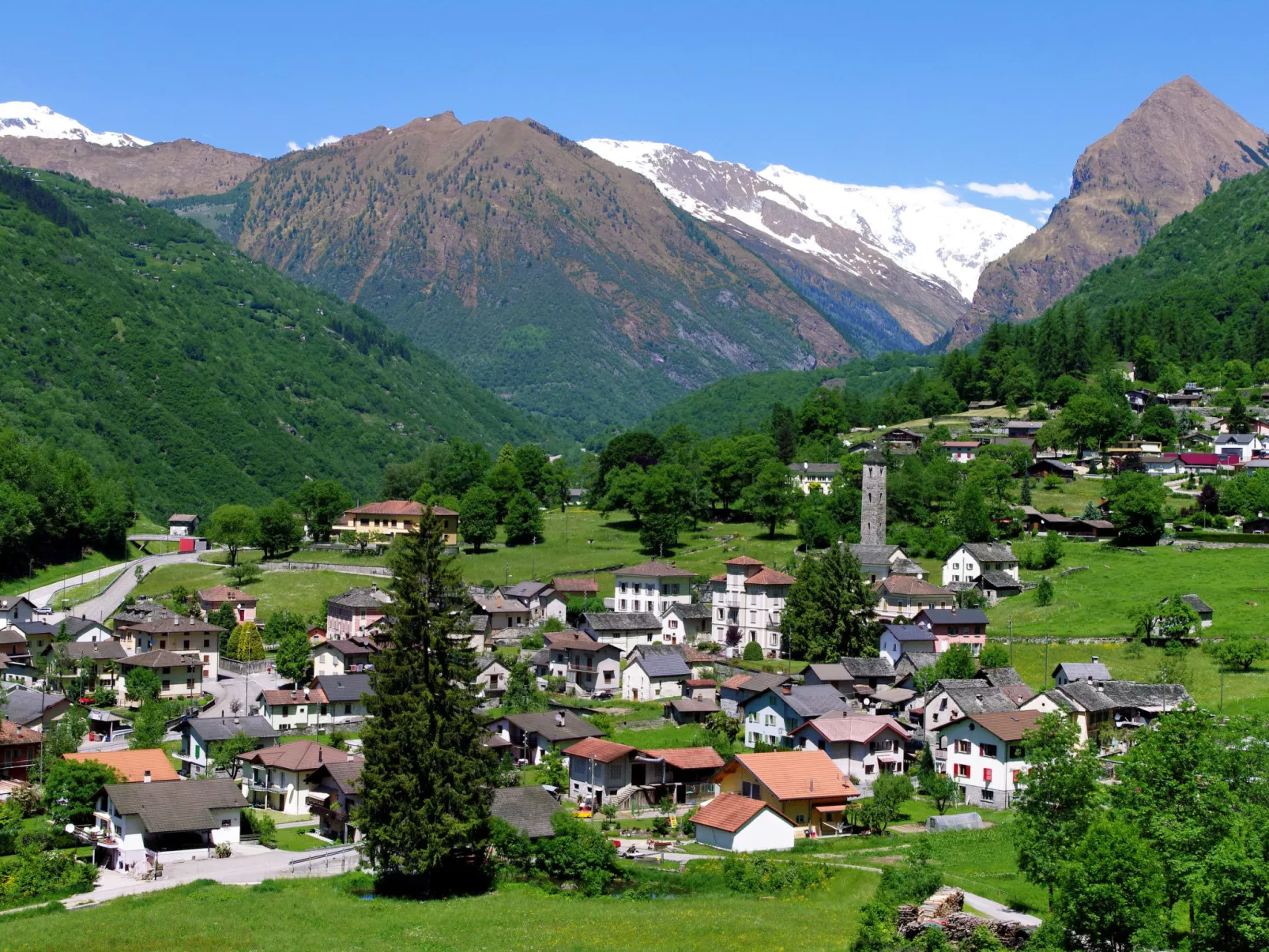 Top -Rustico mit Aussenwhirlpool beheizt und Sauna-Omgeving