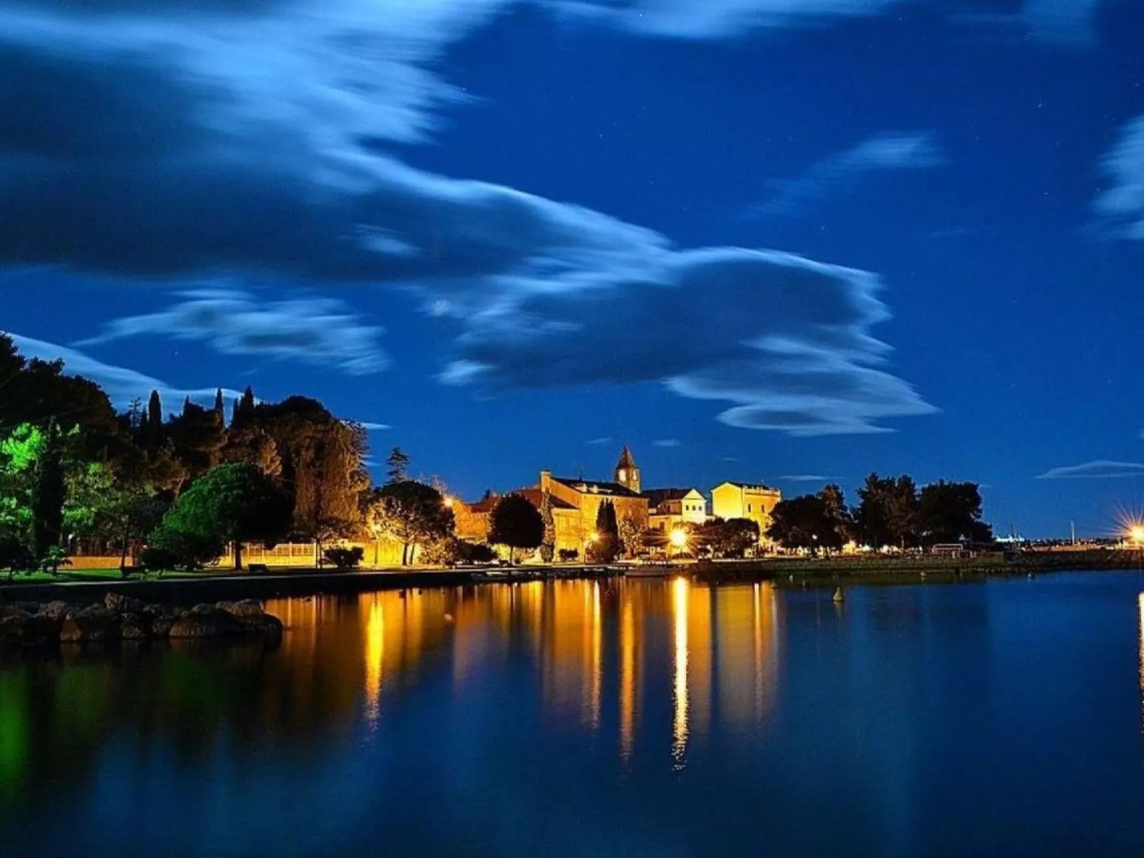 Mit Blick auf das Wasser-Buiten