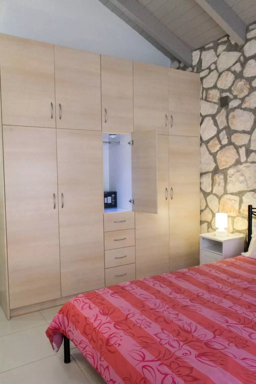 Villa mit zwei Schlafzimmern für 6 Personen. Parken, WiFi-Image-tags.info