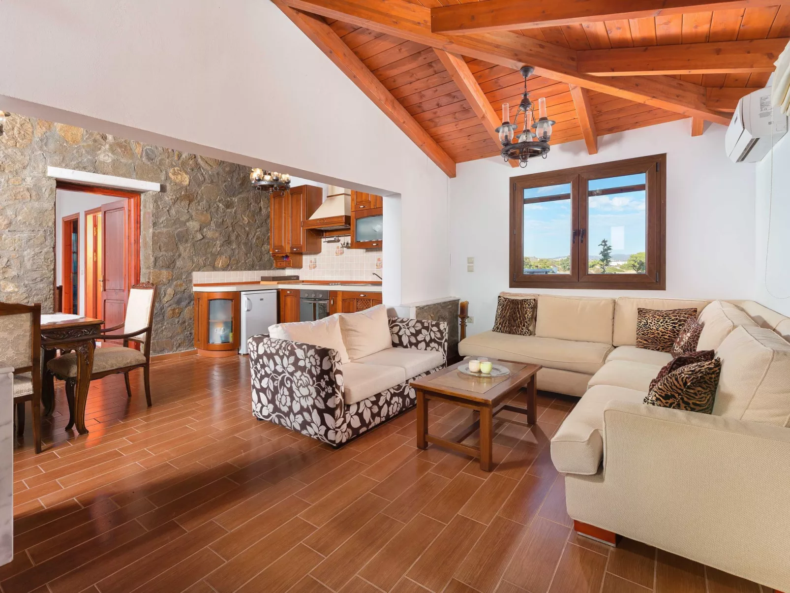 In Notia Rodos mit privatem Garten-Binnen