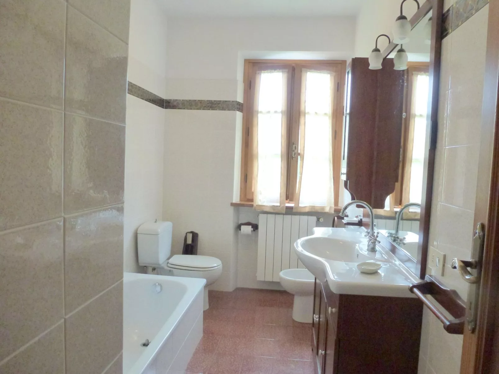 Tolles Ferienhaus in Camaiore mit Privatem Pool-Binnen