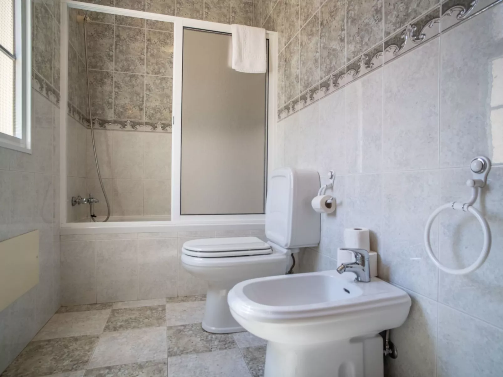 Villa mit Gartenblick-Image-tags.info