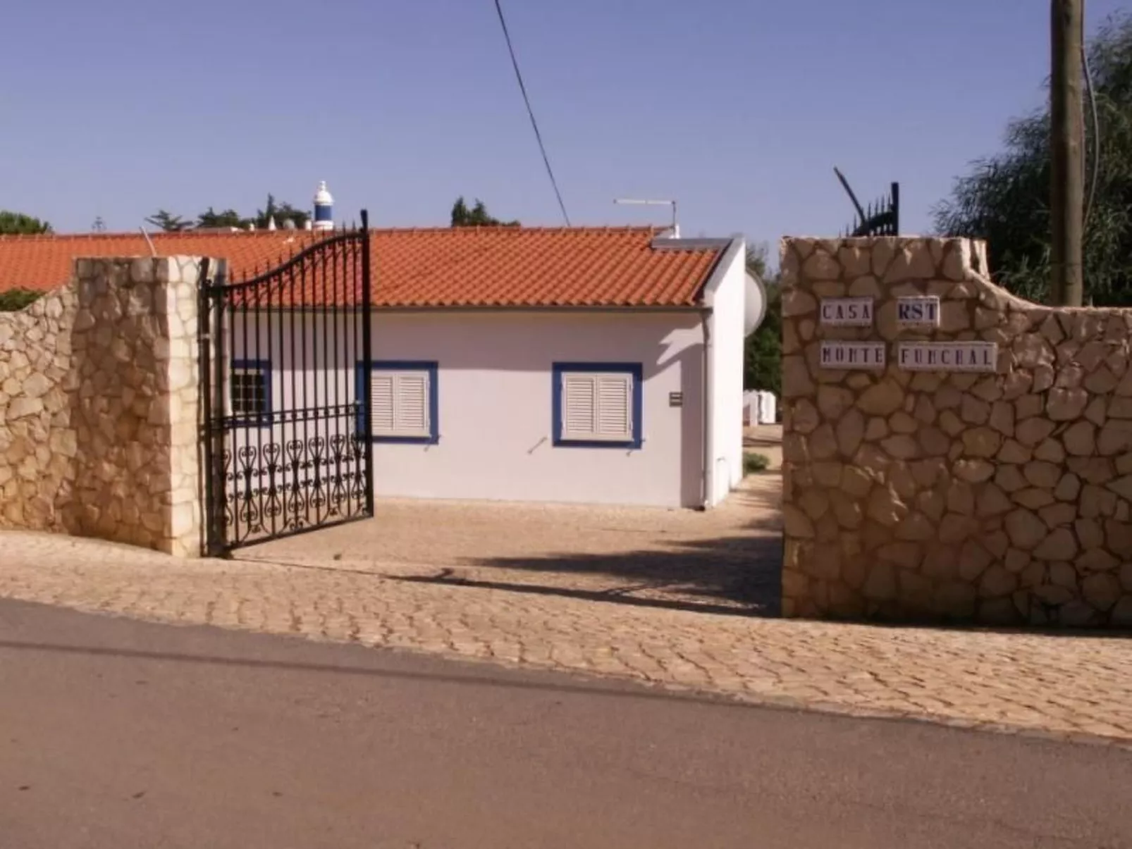 Mit Terrasse und Gemeinschaftspool-Buiten