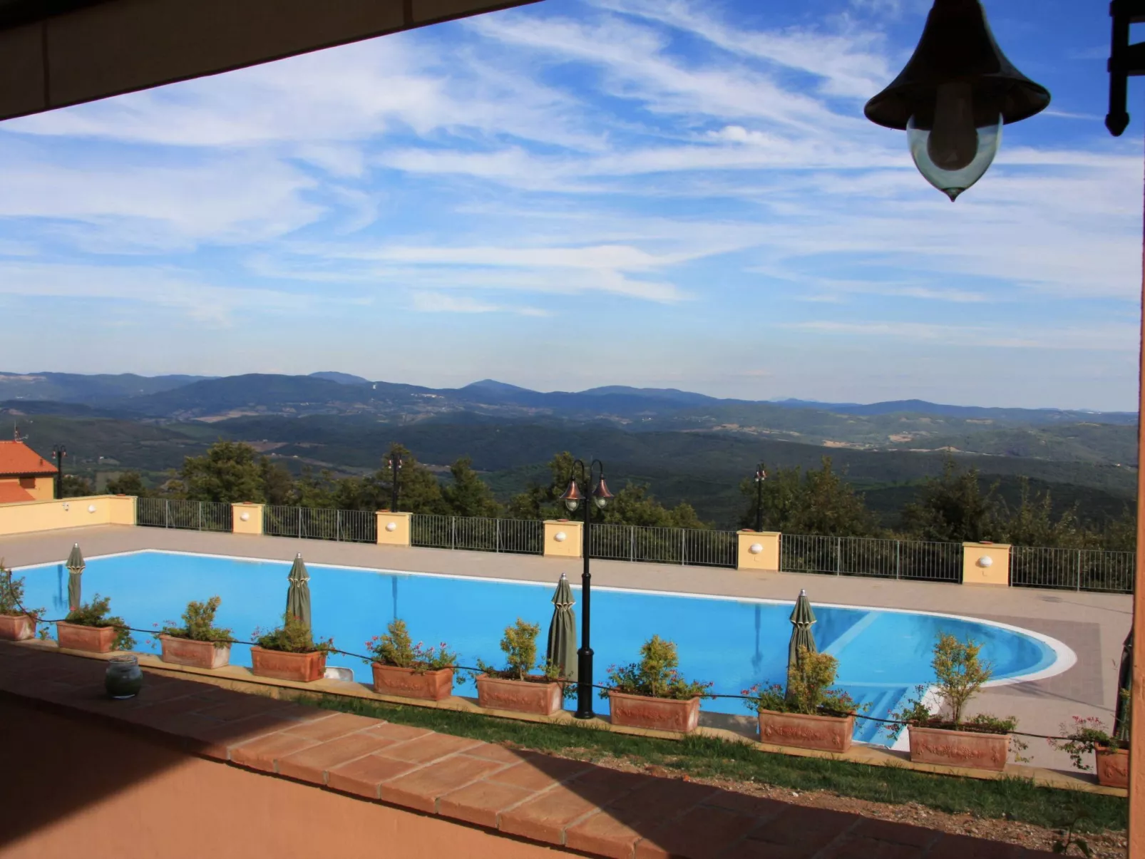 Wohnung 'Eichhörnchen' mit Schwimmbad-Buiten