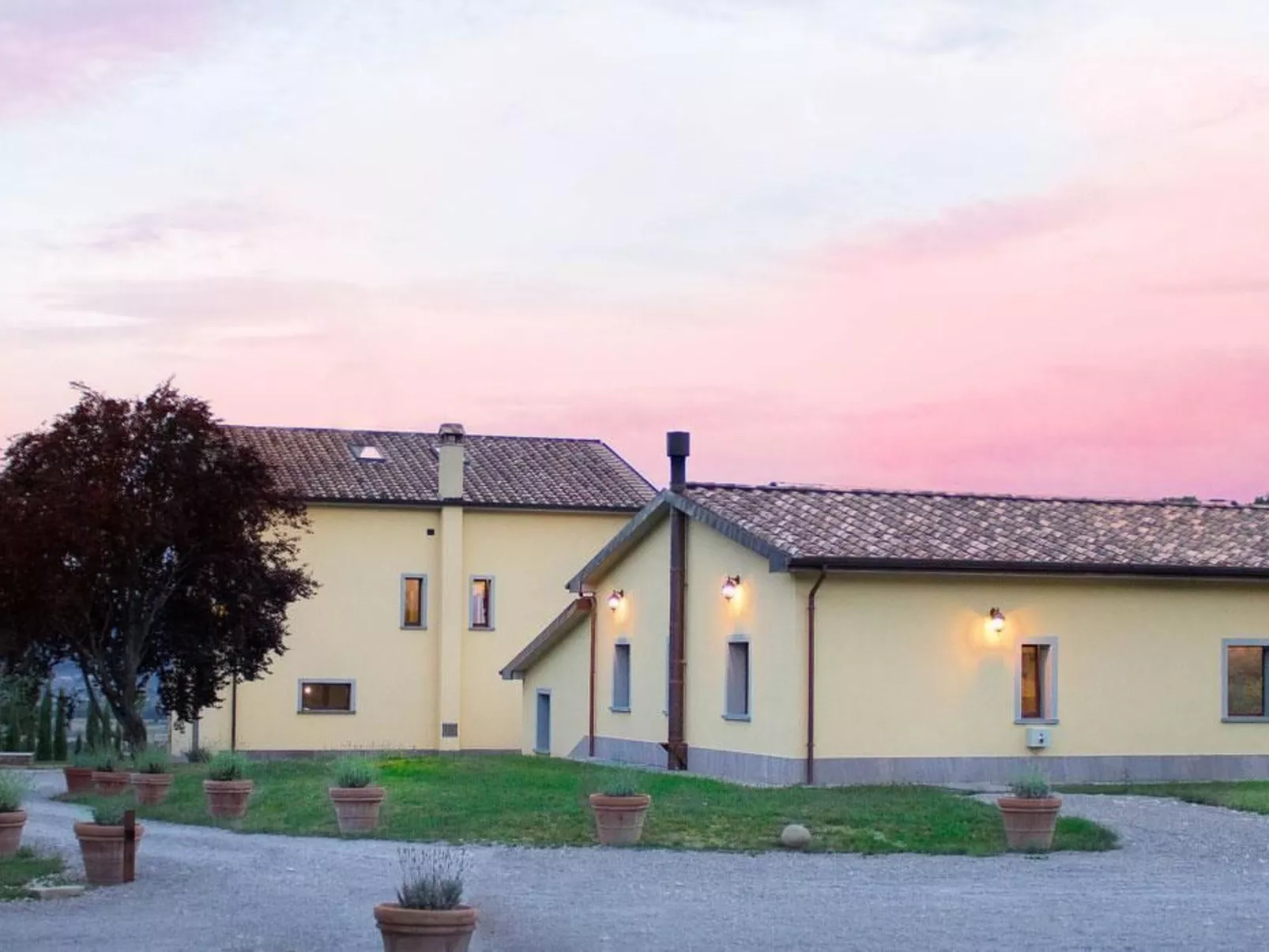 Villa Cantone mit beheiztem Pool-Buiten