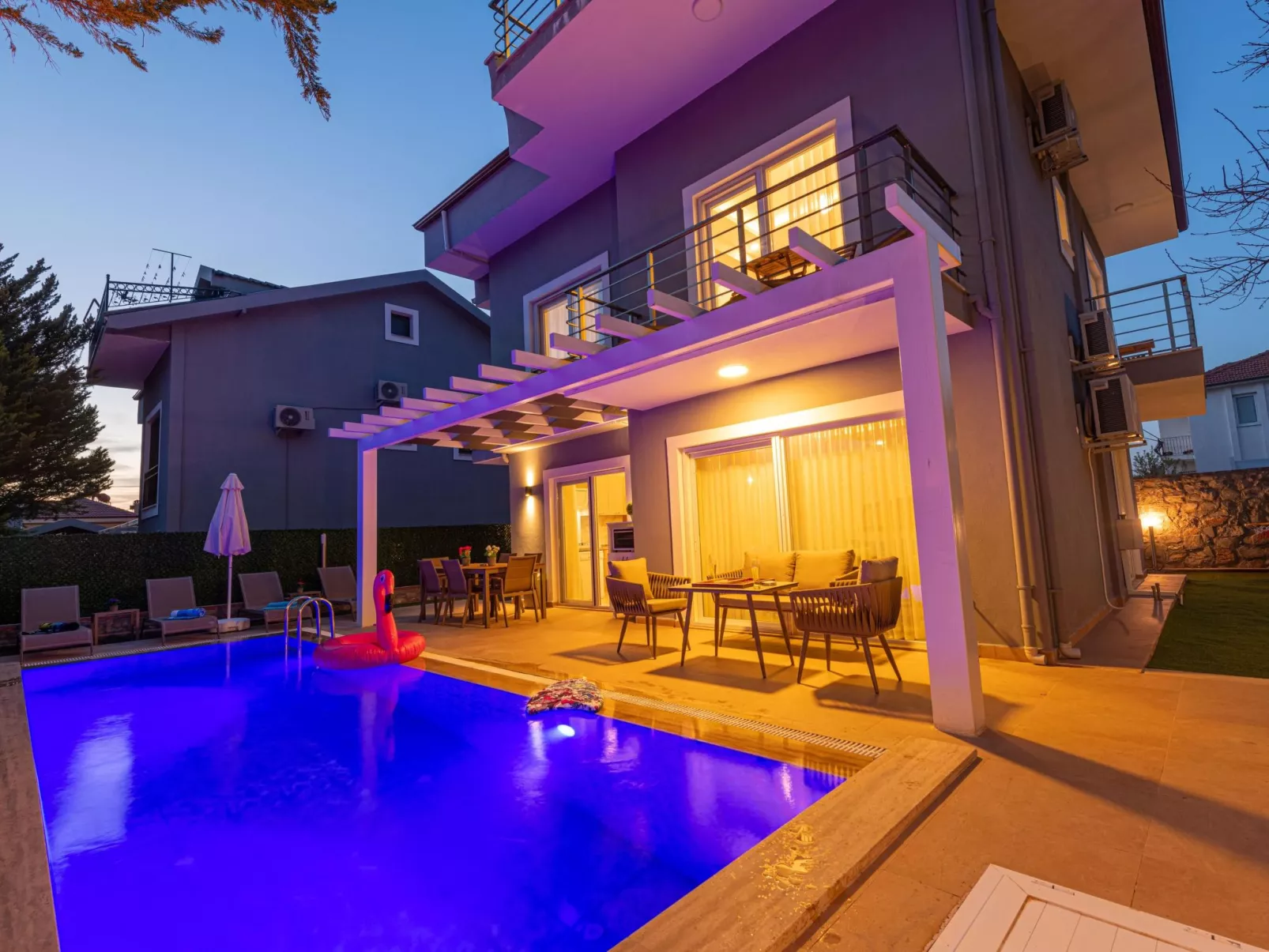 Große für Villa bis zu 9 Personen-Image-tags.info