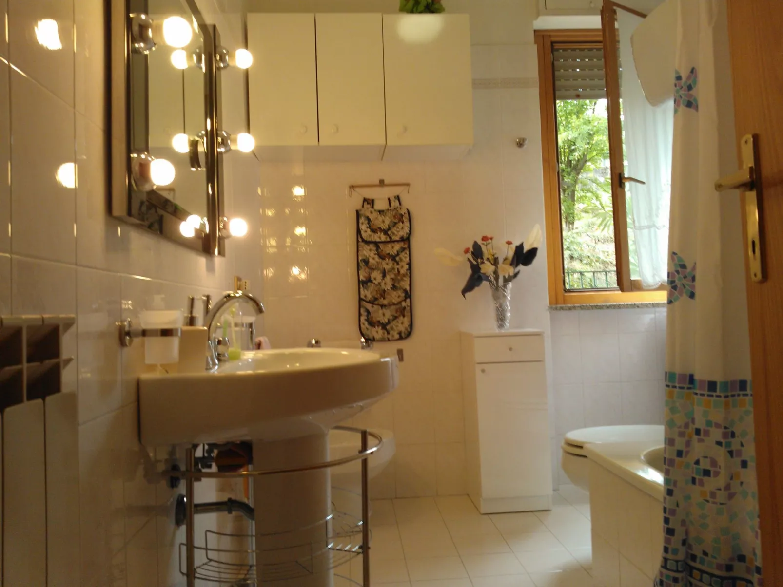 NICE LITTLE FLAT IN THE  GREENERY  IN PERUGIA-Binnen