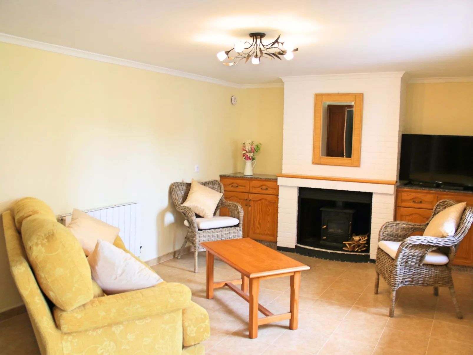 Schönes Haus in Villena mit fabelhaftem Pool-Binnen