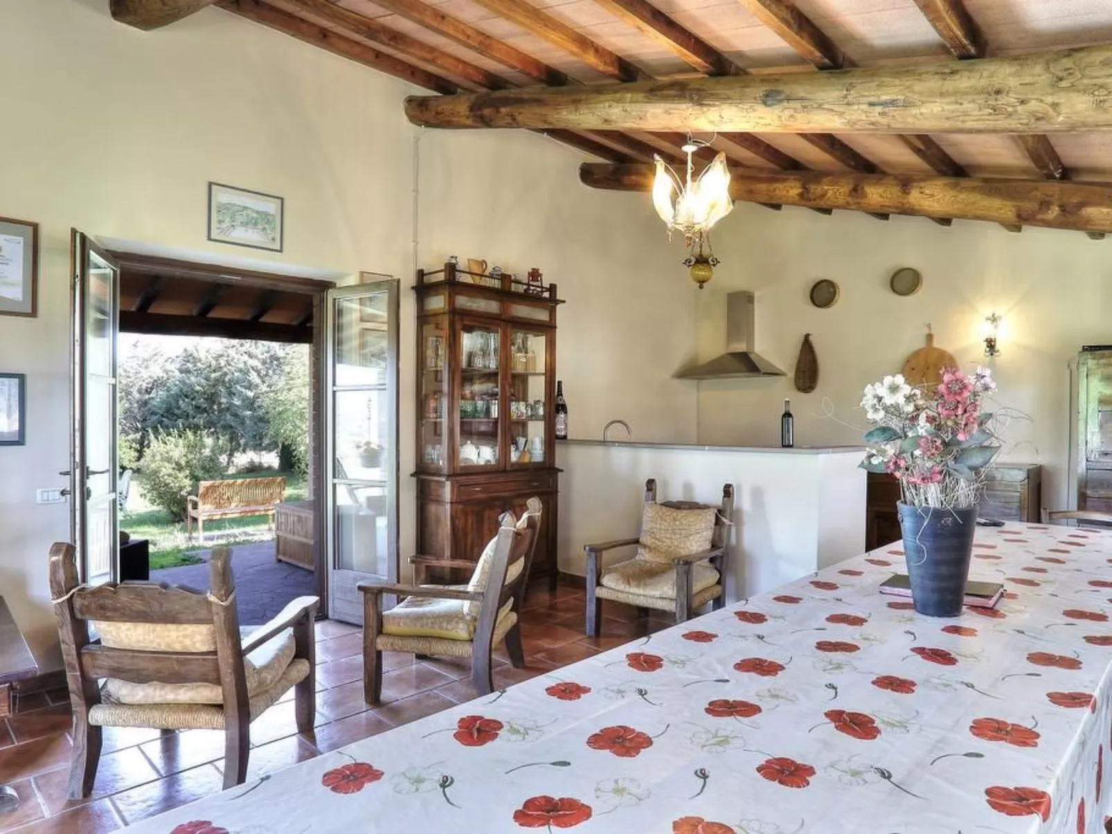 In Pomarance mit Großem gemeinsamem Pool-Binnen