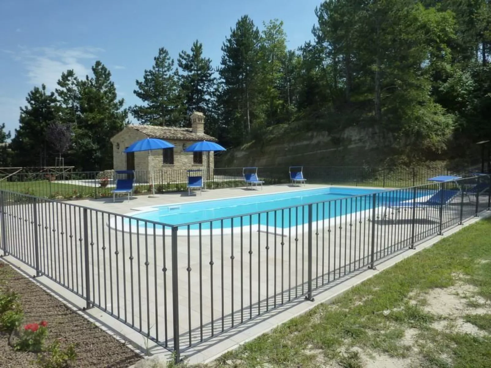 Villa in Le Marche mit atemberaubender Aussicht-Buiten