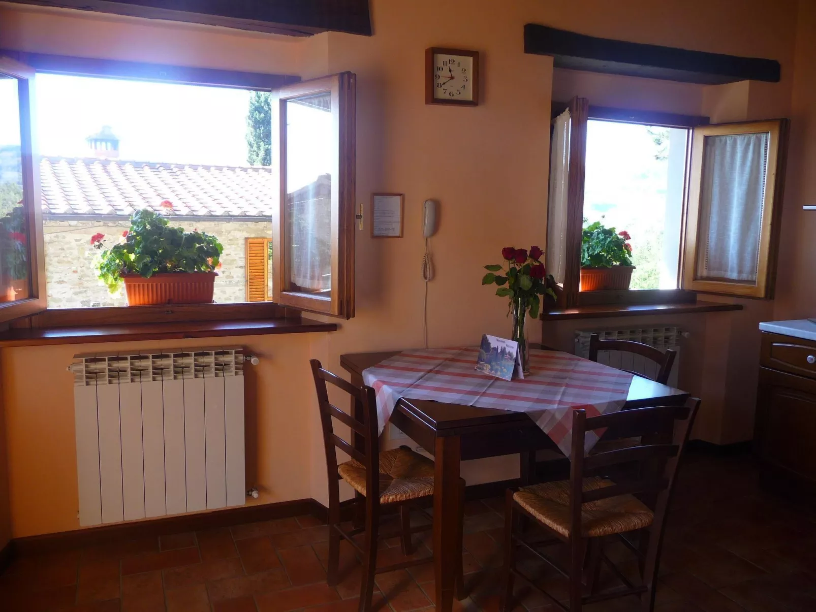 Magnolienhaus mit Pool zwischen Florenz und Arezzo