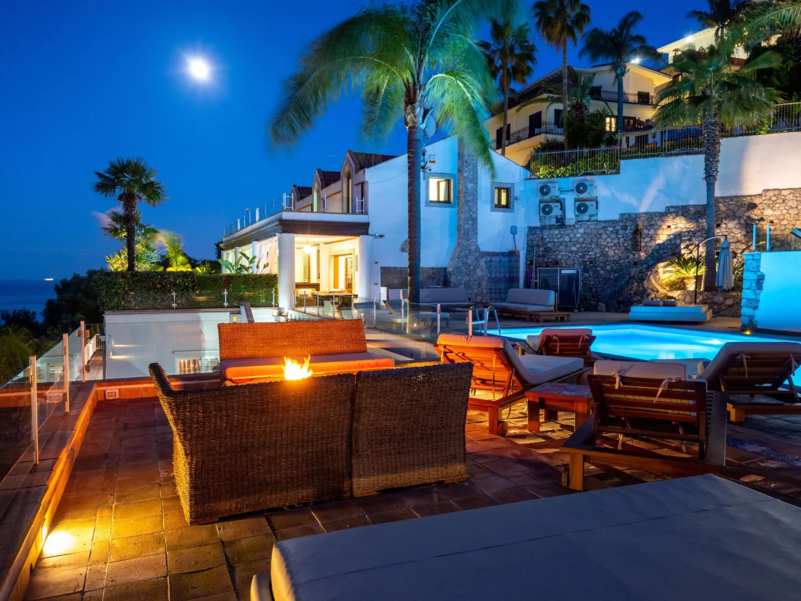 Ferienvilla mit Whirlpool-Buiten